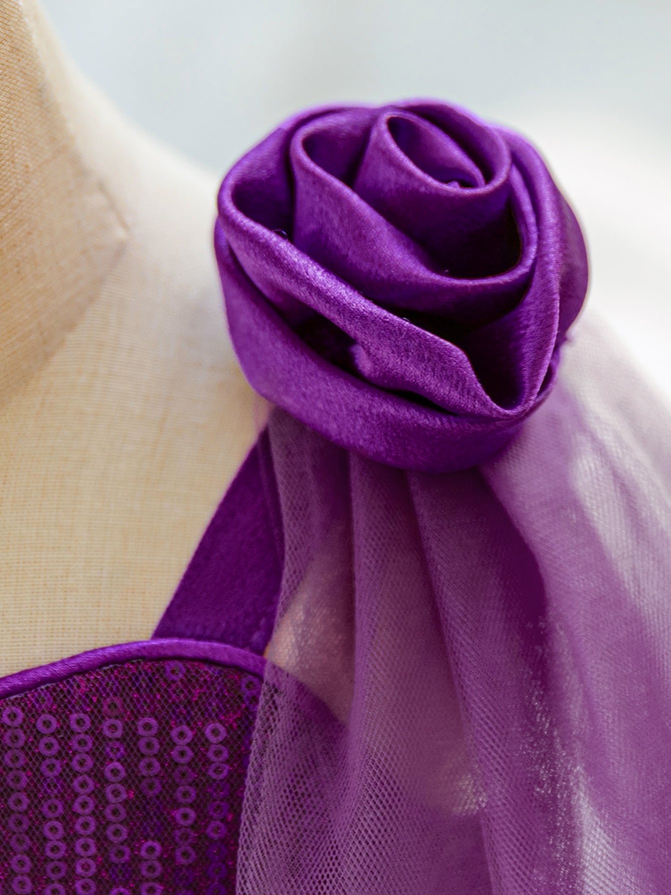 Purple Sequin Party Dress with Bow & Floral Shoulder Detail – Elegant Birthday & Special Occasion Outfit